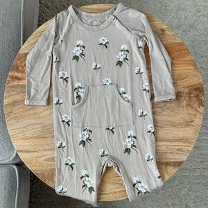 Kyte Baby Romper
size 2T
